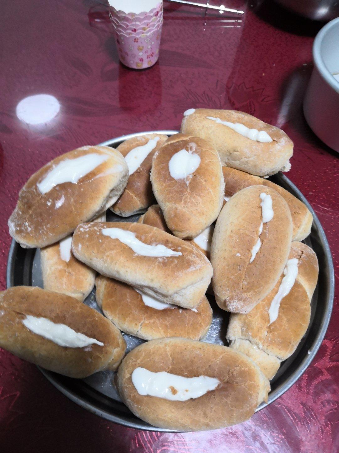儿时去面包房必买的［椰丝奶油包］