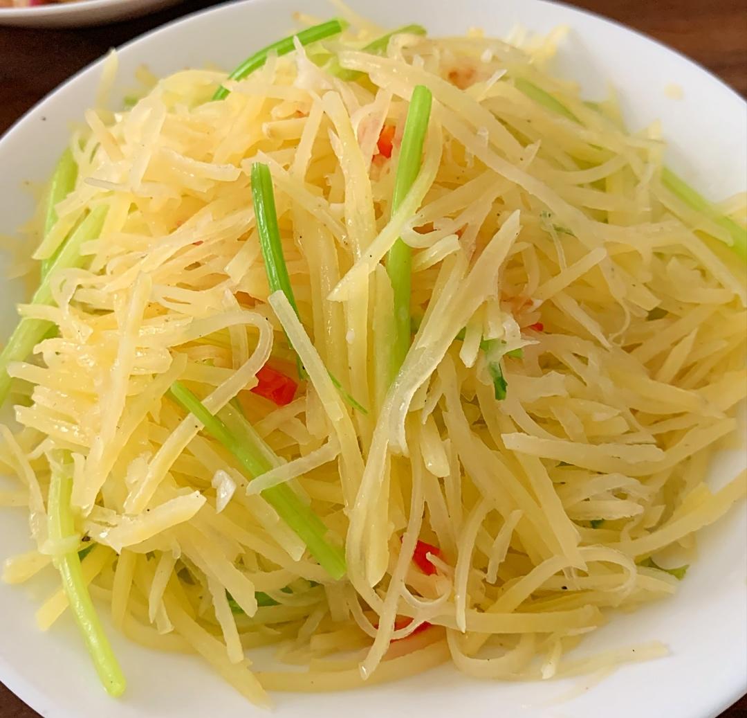 小芹菜炒土豆丝