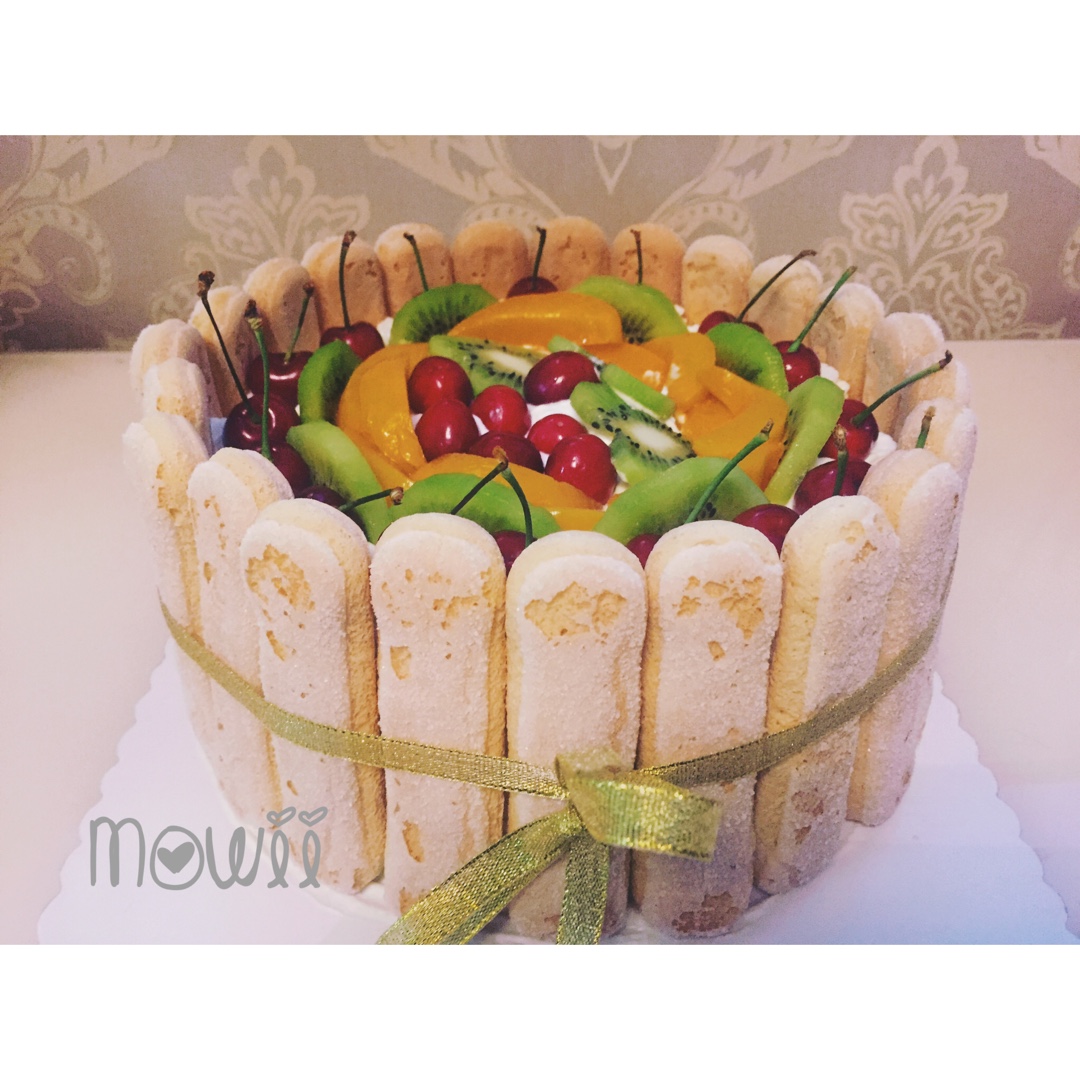 奶油水果装饰蛋糕