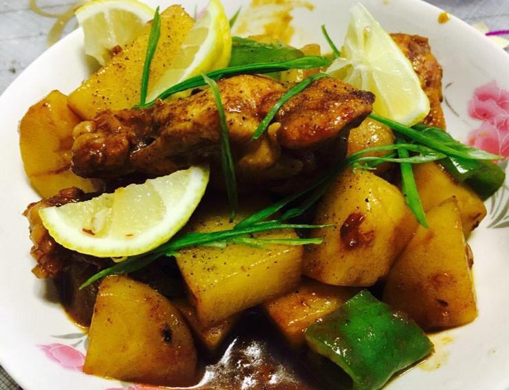 砍瓜切菜做的土豆炖鸡块