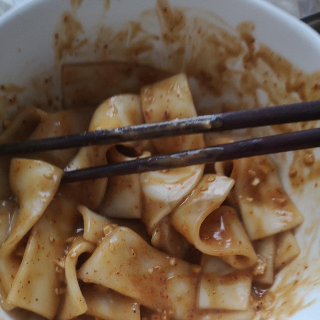 秒杀小夜市的麻酱流汁宽粉