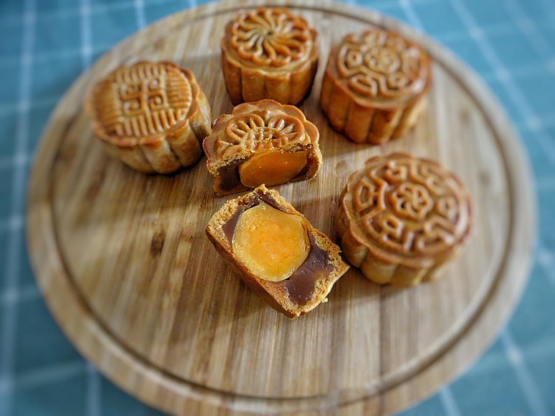 广式月饼—蛋黄莲蓉月饼