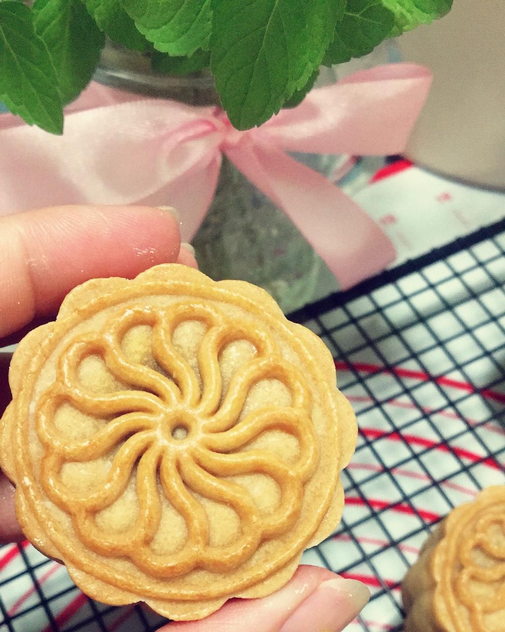 广式月饼—蛋黄莲蓉月饼