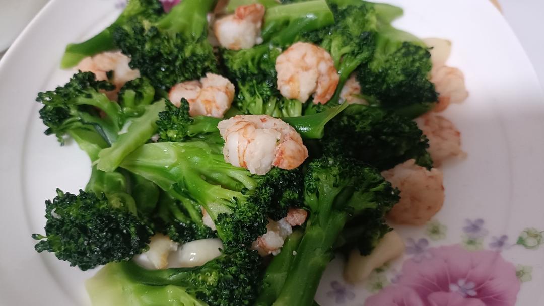 幼儿喜欢的蔬菜-西蓝花鲜虾的做法