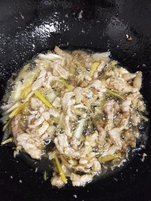 蟹王菇炒肉丝的做法 步骤4