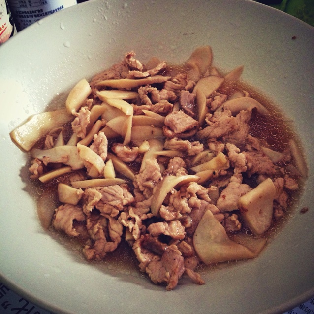 鸡腿菇炒肉