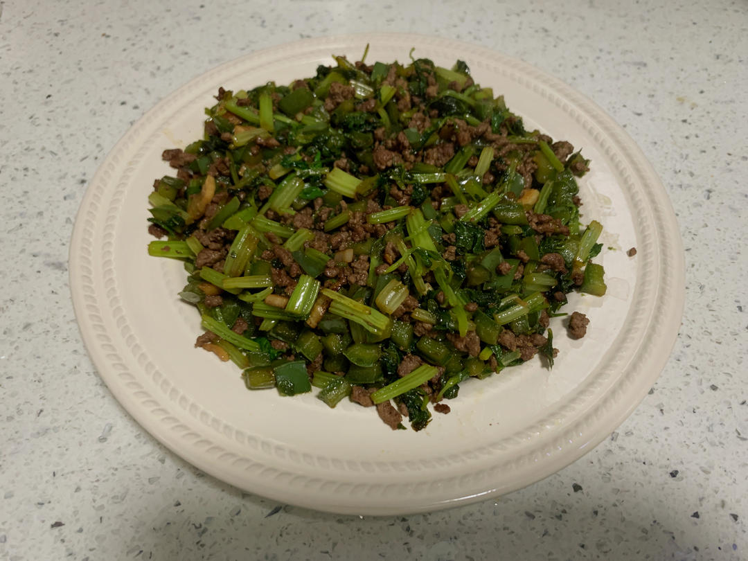 米饭杀手｜芹菜粒炒牛肉末