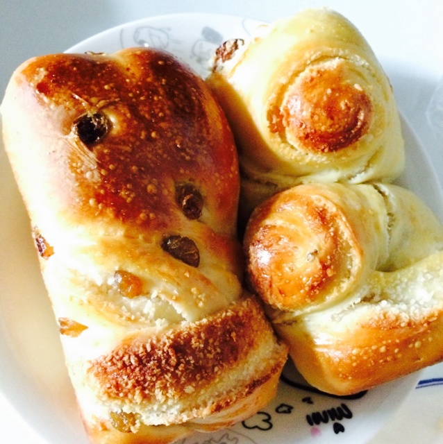 葡萄干椰蓉面包卷