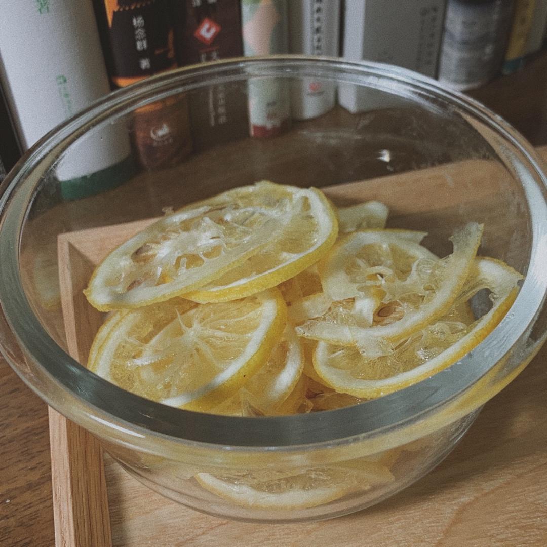 既可当零食又可当装饰的糖渍柠檬片