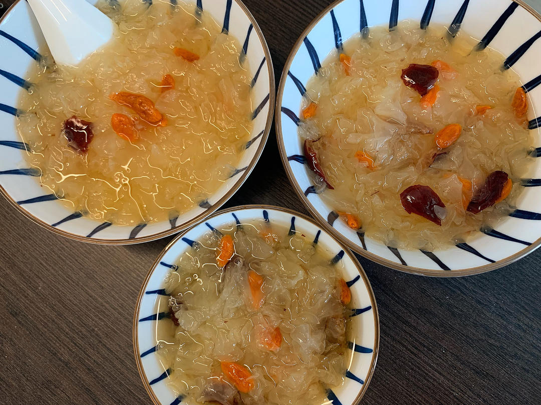 超简单出胶银耳汤（电饭锅版）