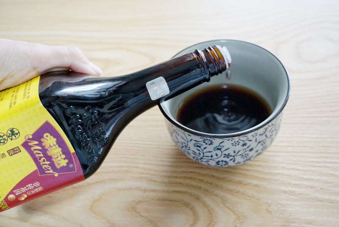 去餐厅必点的粤式虾皇粉丝煲的做法 步骤2