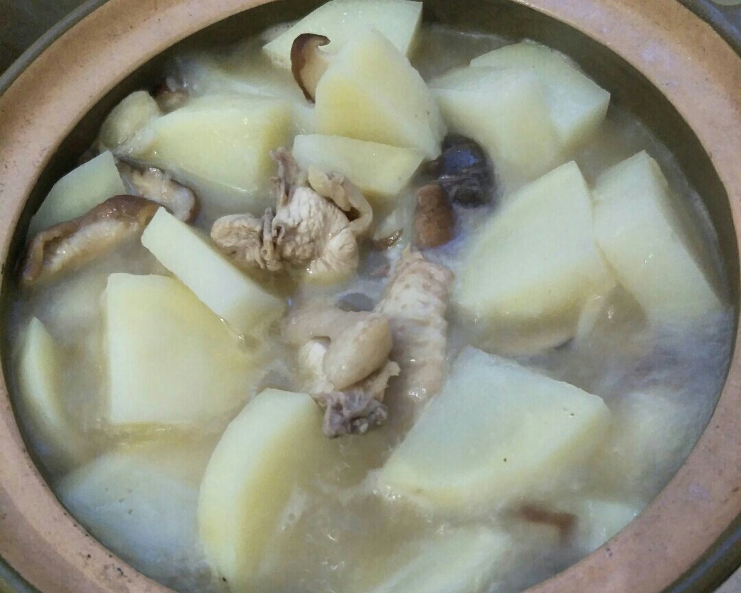 土豆香菇炖鸡肉的做法