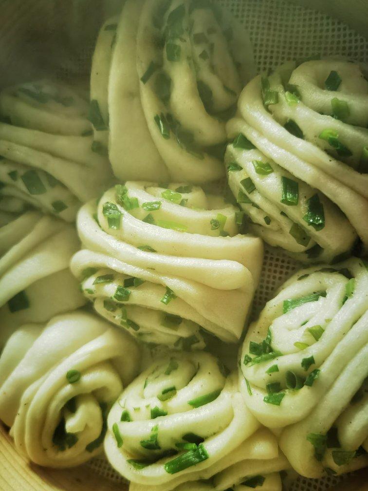 碧波荡漾葱油花卷｜附葱花不变黄小技巧