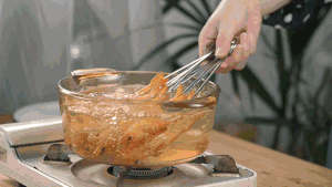 小羽私厨之韭菜鸡蛋煎大虾的做法 步骤2