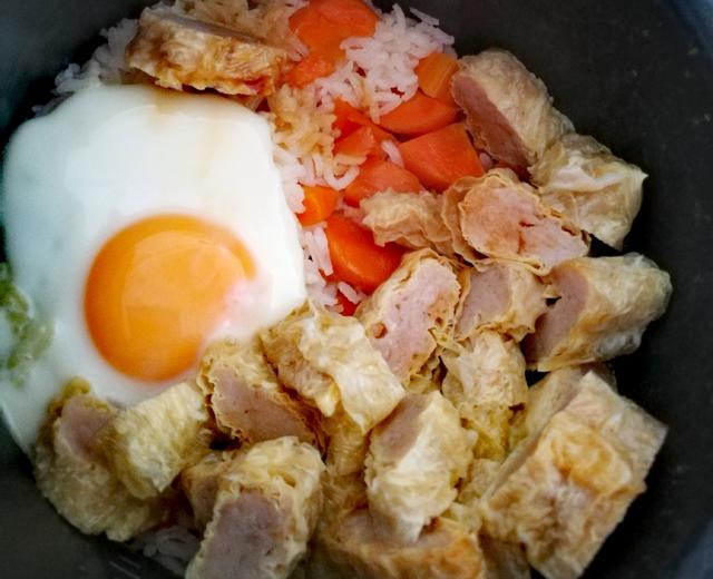 胡萝卜鸡蛋电饭煲焖饭（宿舍）的做法