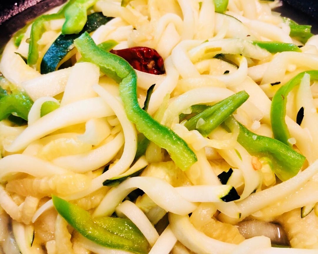 酸辣口味儿西葫芦炒青椒的做法步骤图 多收了三五斗西葫芦 下厨房