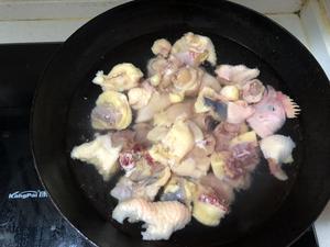 鸡块炖榛蘑的做法 步骤2