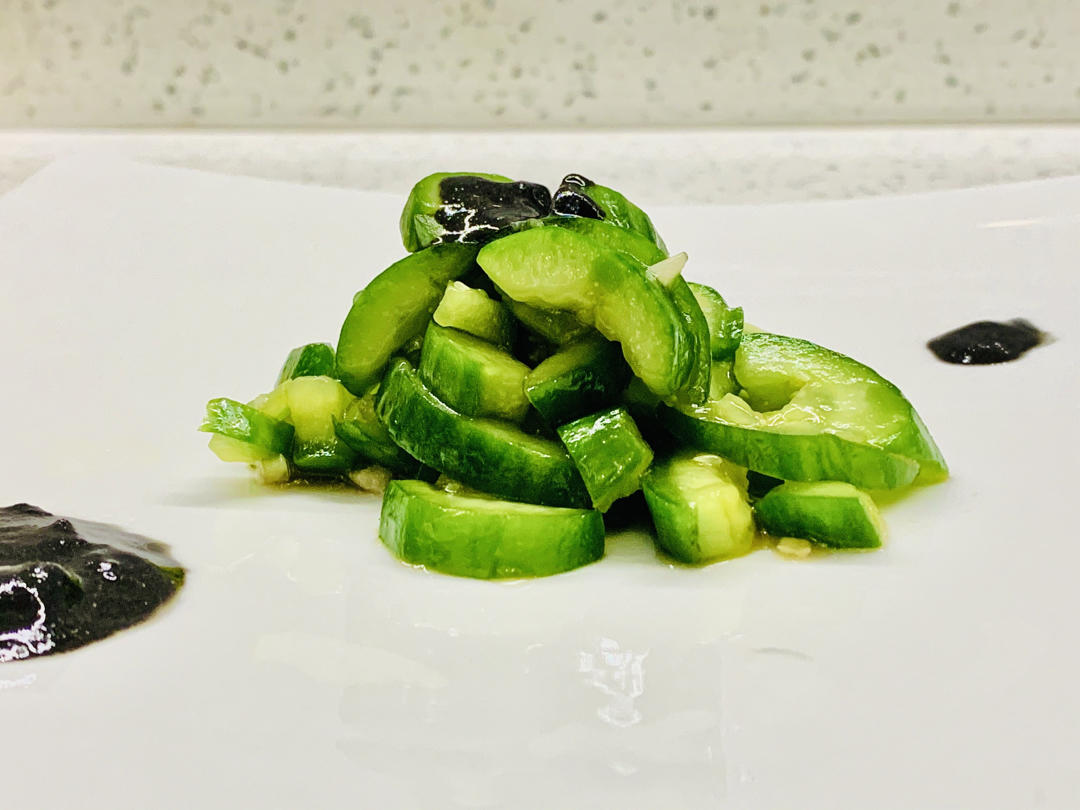 荆芥拌刀拍黄瓜
