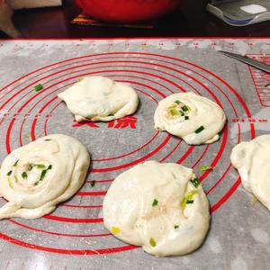 快手版的网红老上海葱油饼，操作简单易上手哦的做法 步骤5