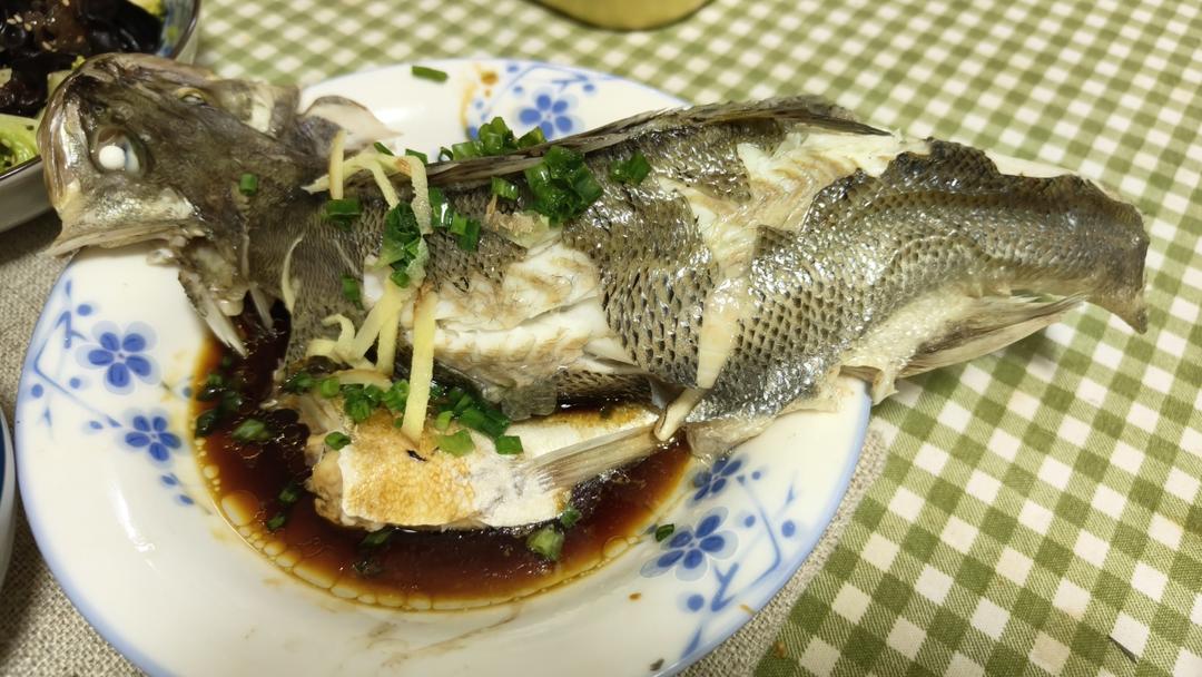 10分钟做 清蒸鲈鱼 （附切鱼图解）