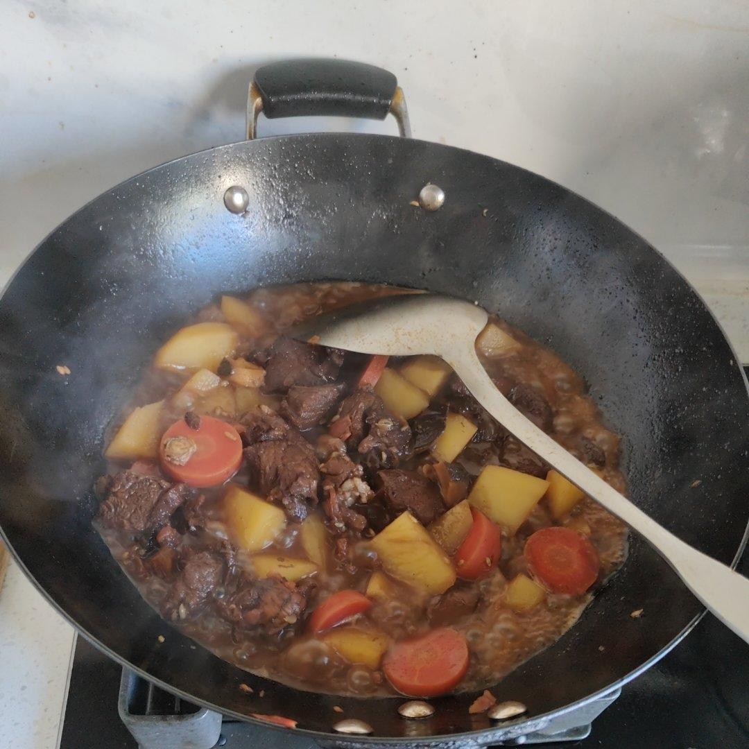 家常下饭菜土豆炖牛腩