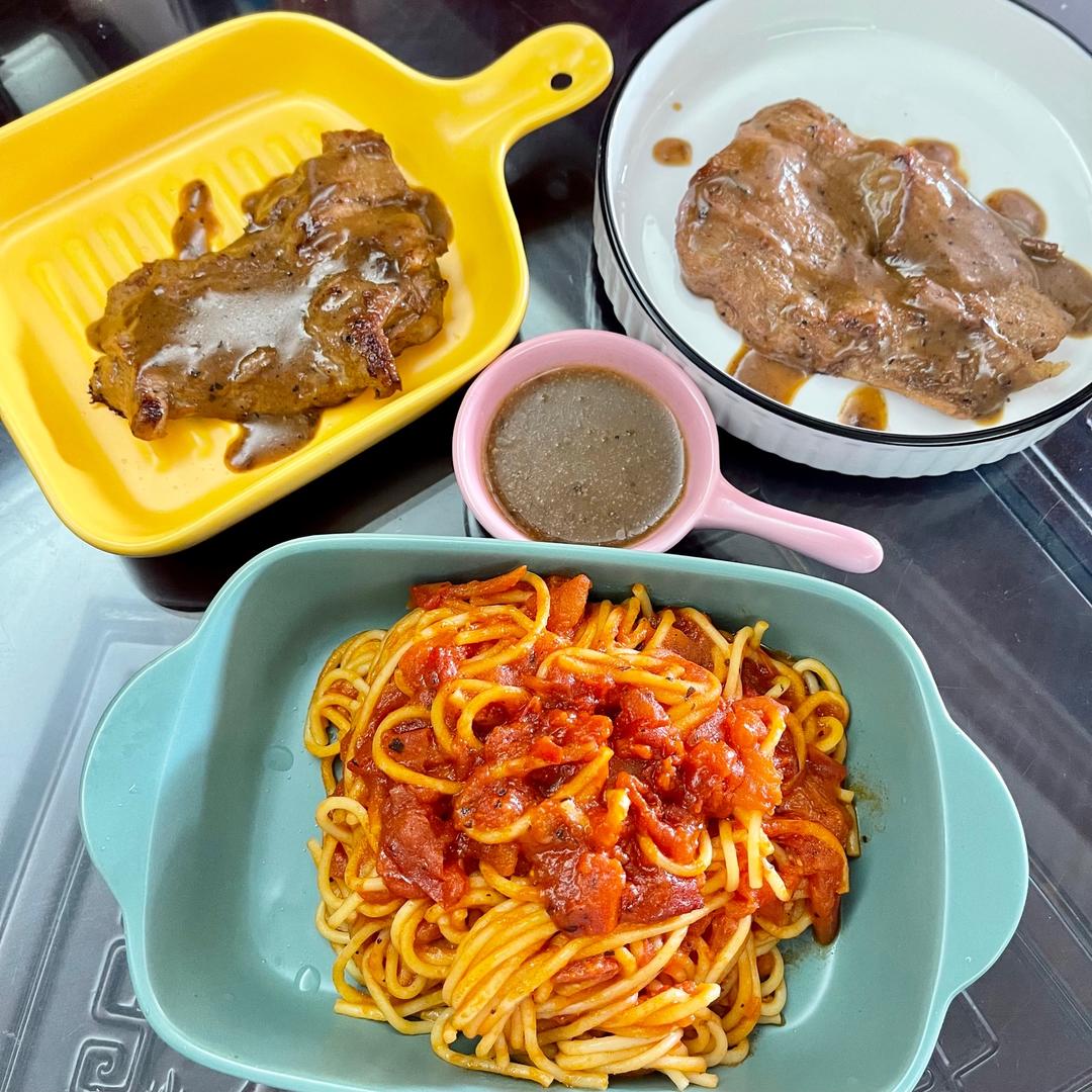 黑椒猪排+番茄意面（家庭版）的做法