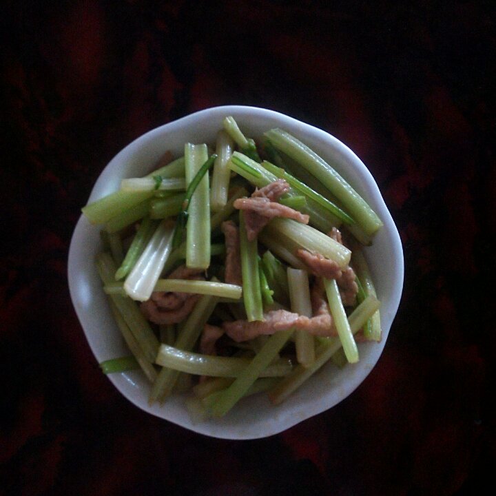 芹菜炒肉
