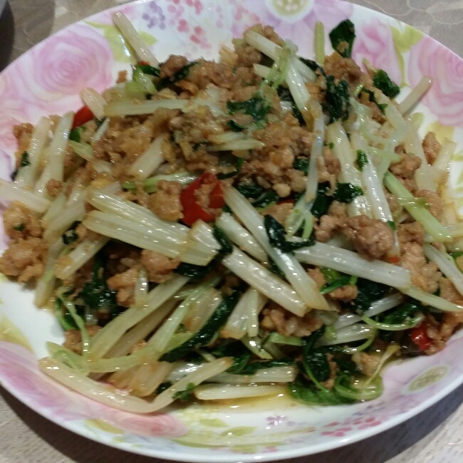 芹菜炒肉