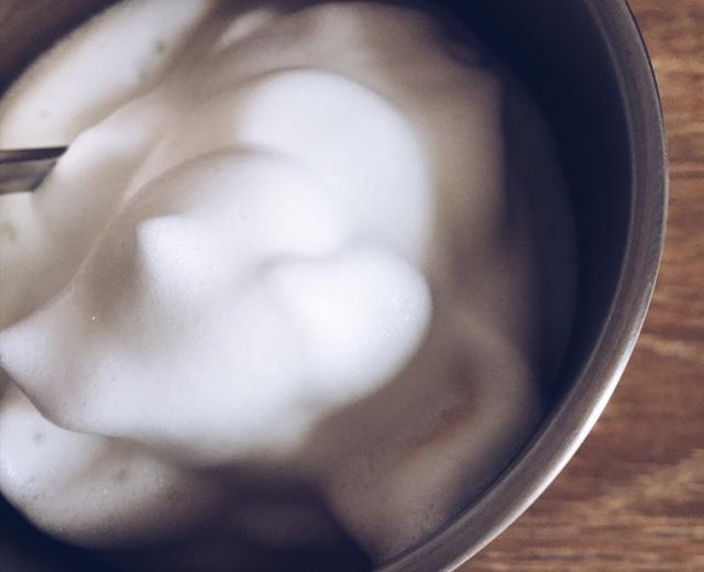 第一杯奶泡手压咖啡的做法
