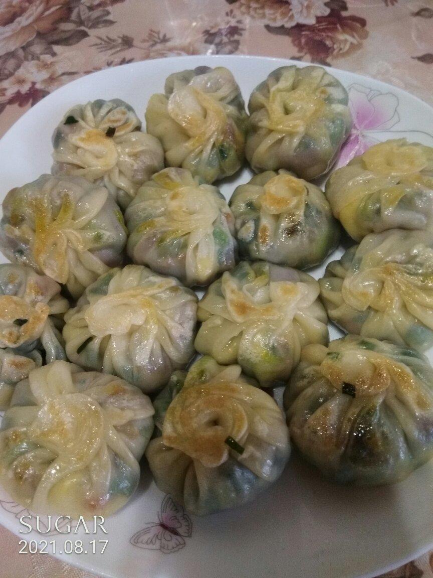 超级好吃、家常“韭菜鸡蛋粉丝虾仁包”