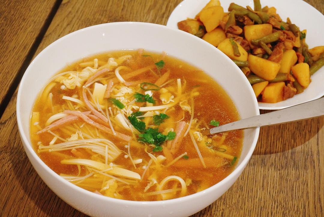 酸辣汤 Spicy & Sour Shredded Pork Soup