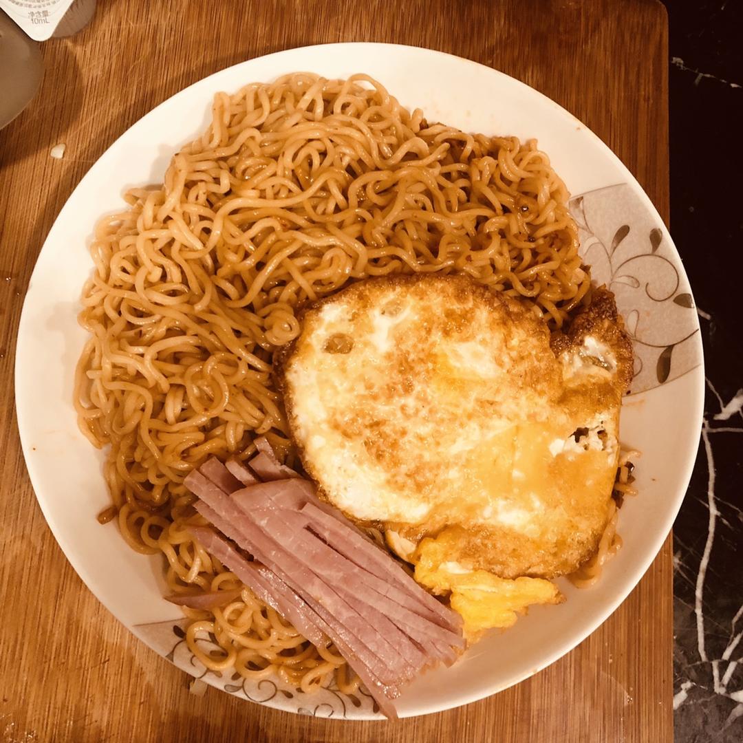 香辣干拌方便面的做法
