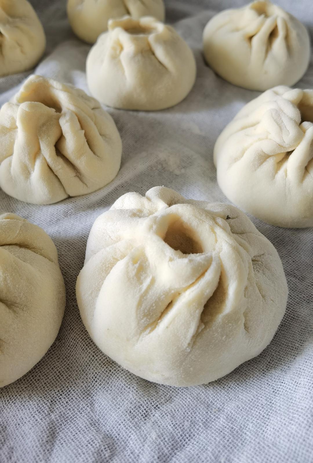 松软多汁的肉包子