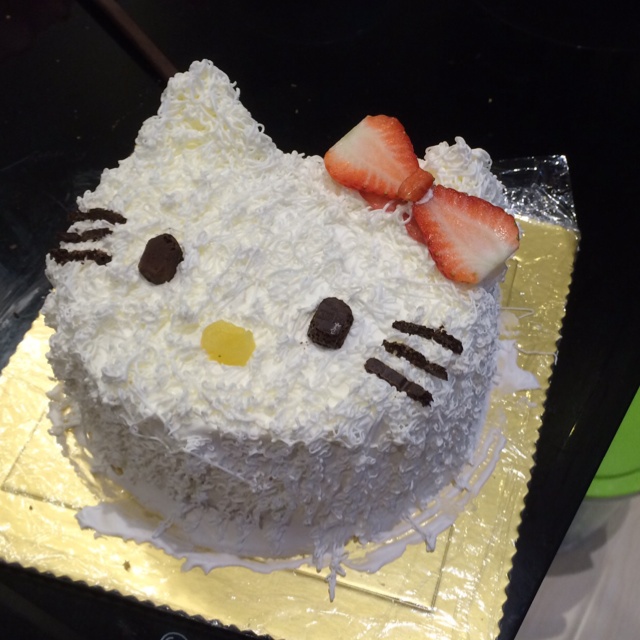 雨落正在输入做的可爱kitty蛋糕简单快手奶油蛋糕