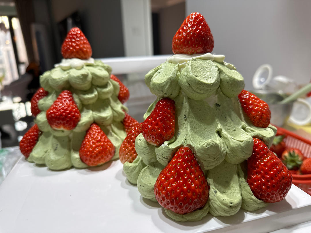 圣诞树草莓蛋糕 芋泥夹心 超详细教程 不用抹面 轻松搞定奶油蛋糕