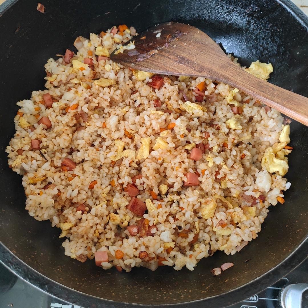 洋葱胡萝卜蛋炒饭