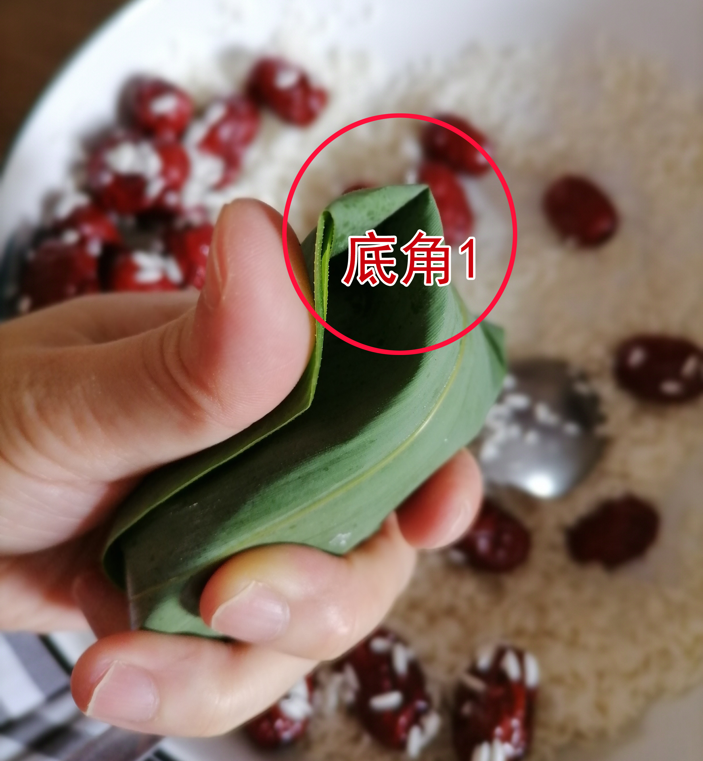 红枣甜粽 蜜枣四角粽的包法的做法 步骤12
