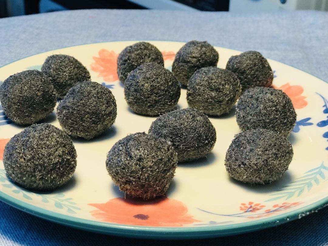 芒果先森做的家传黑芝麻汤圆馅心黑洋酥
