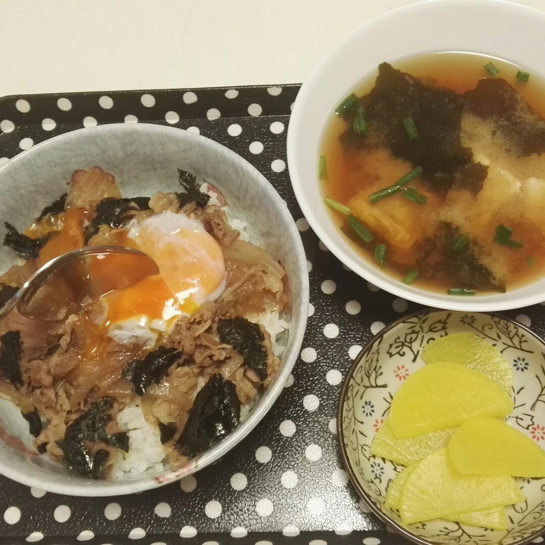 【温泉蛋肥牛盖饭】