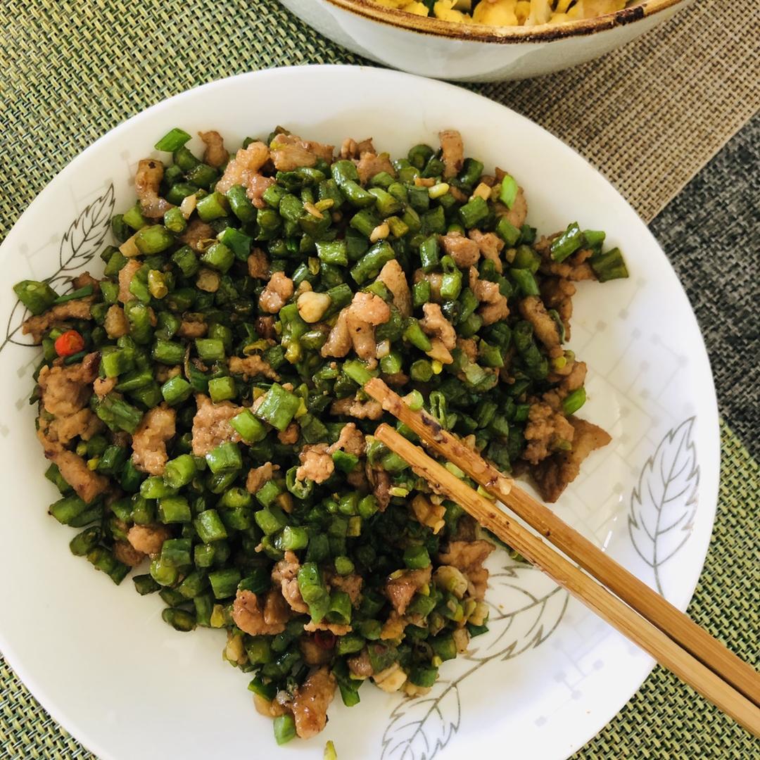 儿子能吃满满一碗饭的肉末豆角