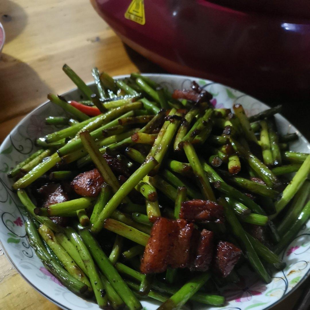 肉永远不够吃的蒜毫炒肉