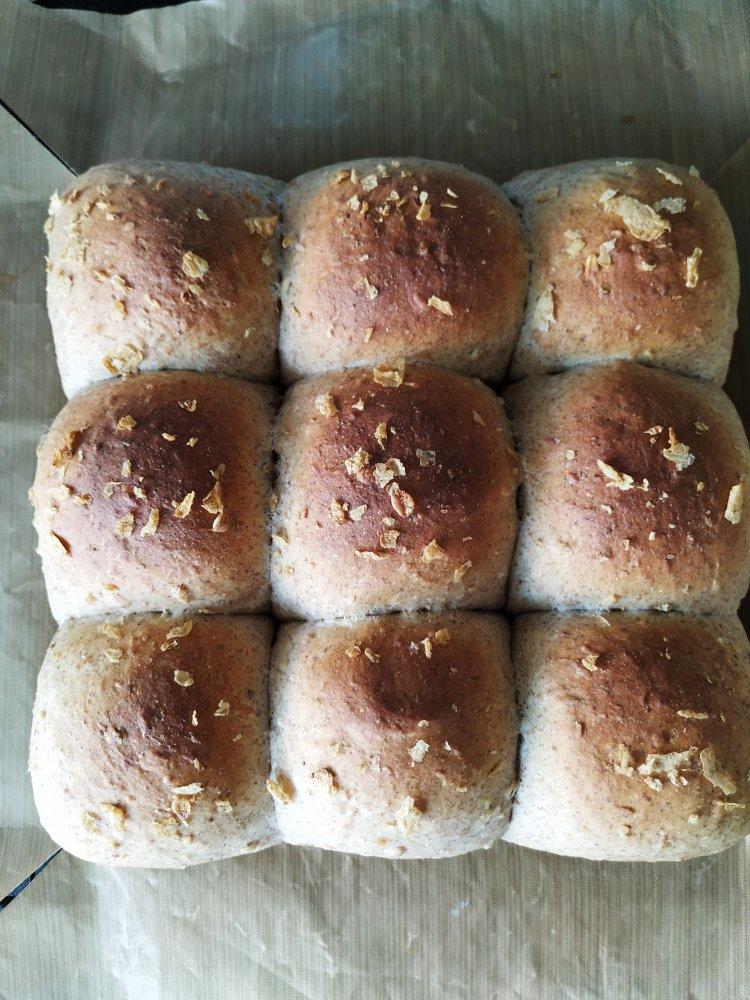 松软细腻的燕麦小餐包（Oatmeal Dinner Rolls）