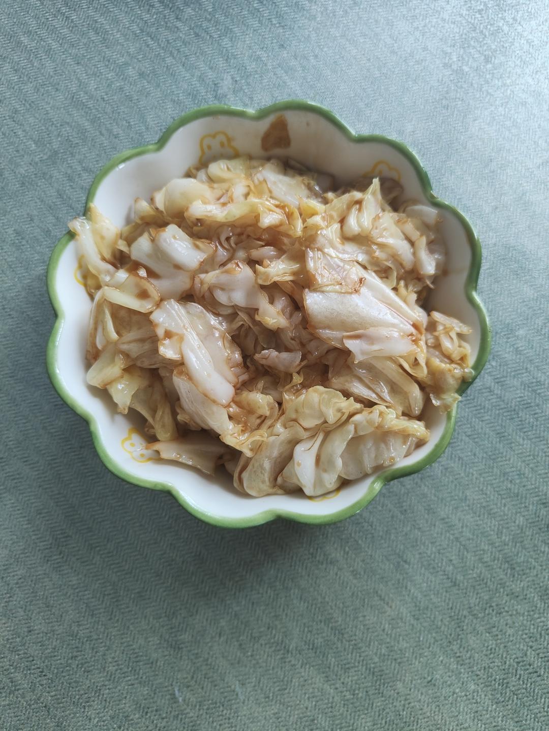 包菜这样炒才下饭，又香又好吃，次次做都光盘