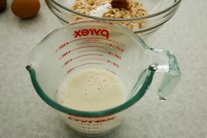 椰香豆浆苹果燕麦杯（健康谷麦杯）的做法 步骤2