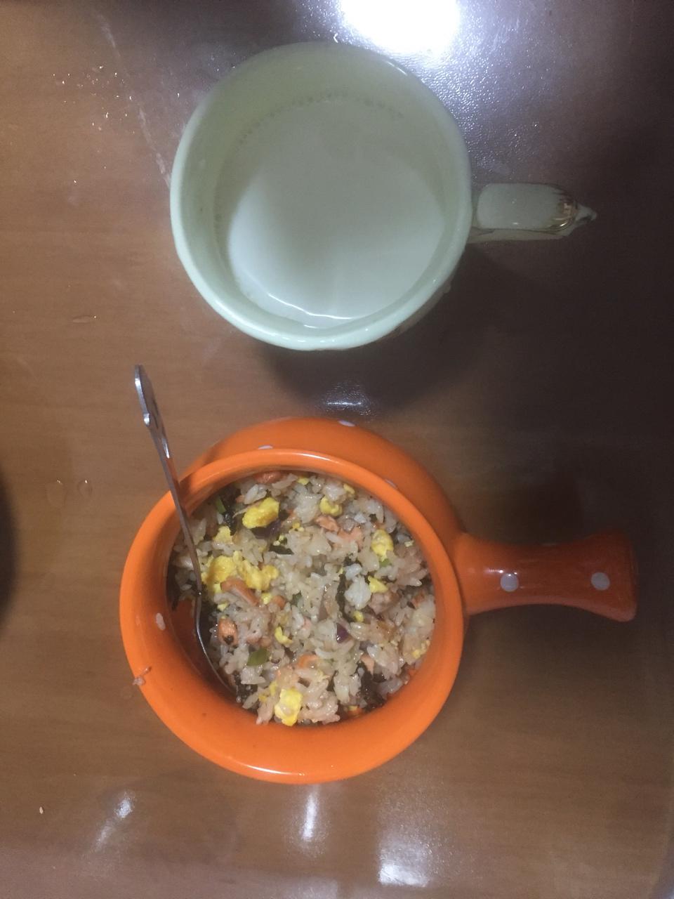 蒜香黄油三文鱼炒饭