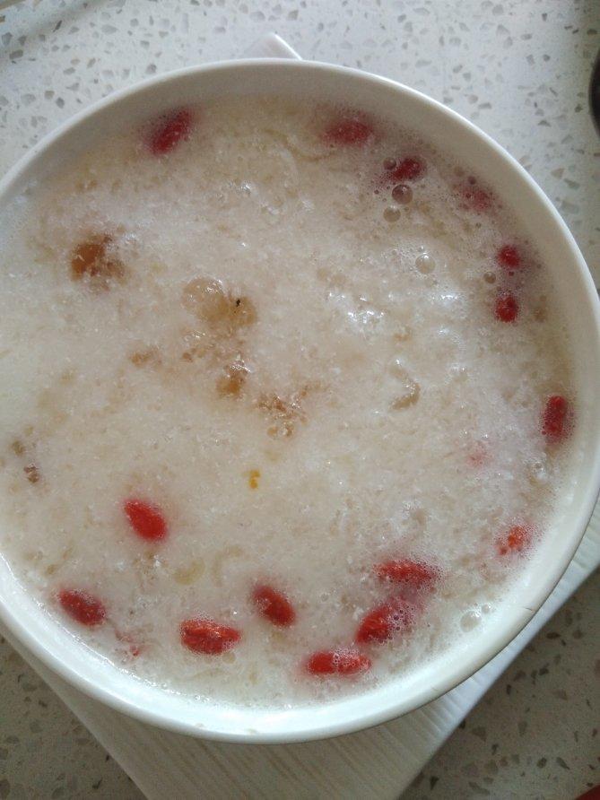 桃胶皂角米牛奶炖雪燕