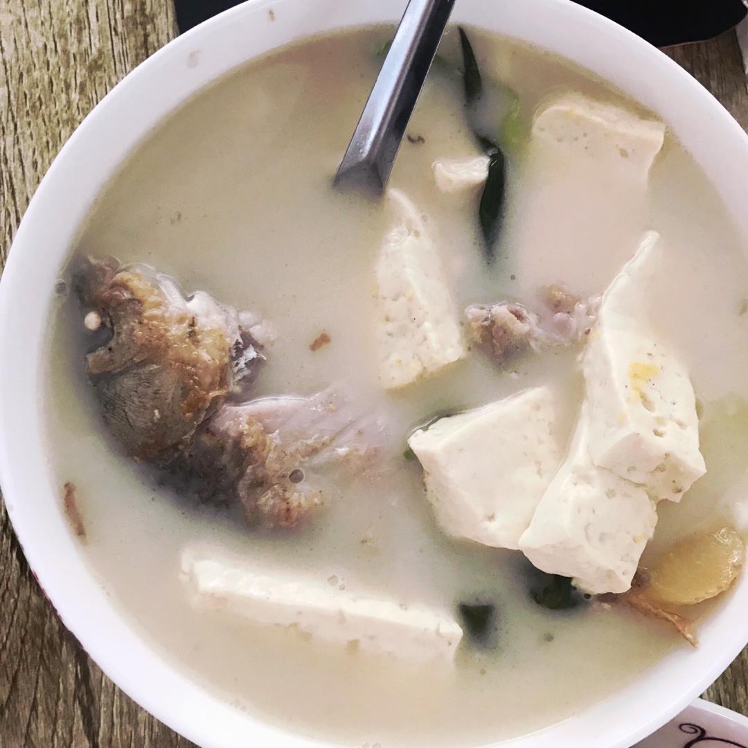鲫鱼豆腐汤