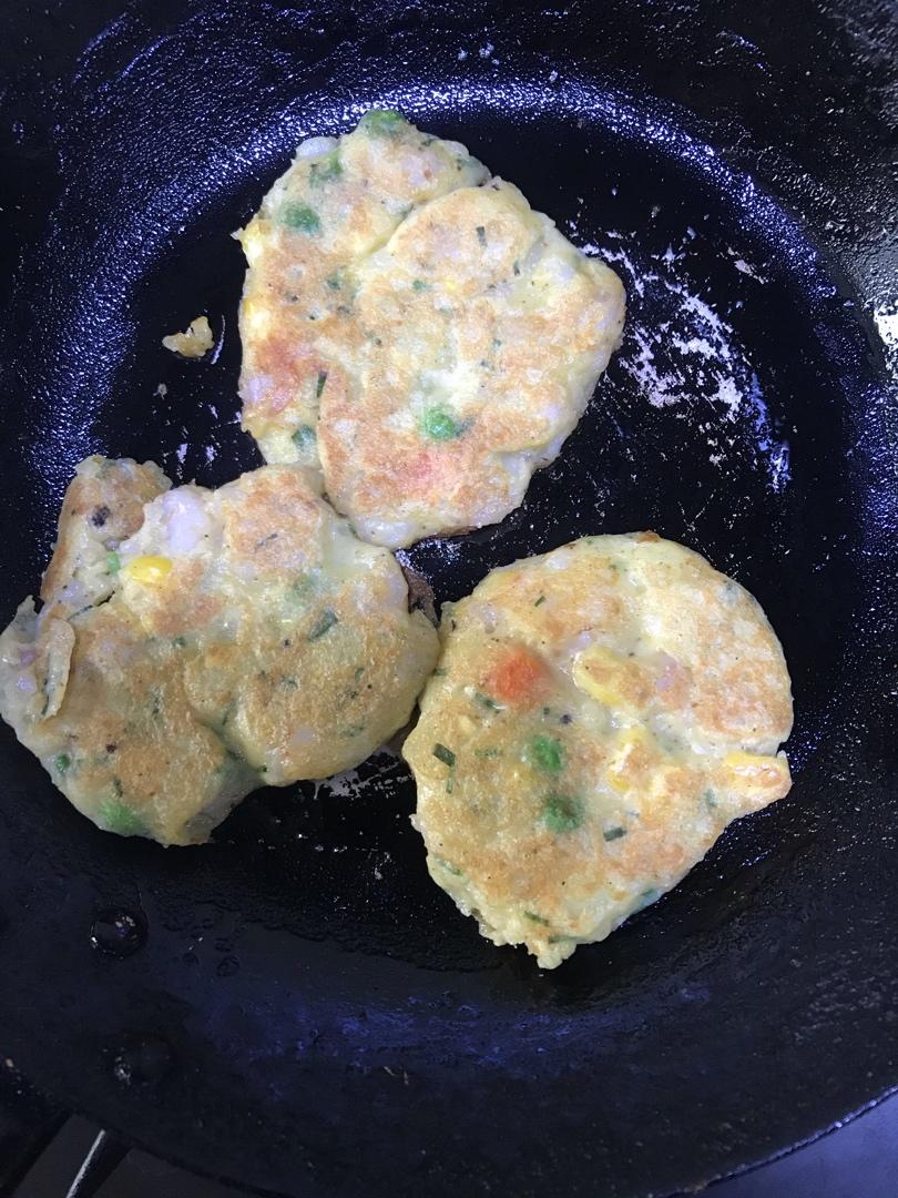 营养早餐土豆虾饼