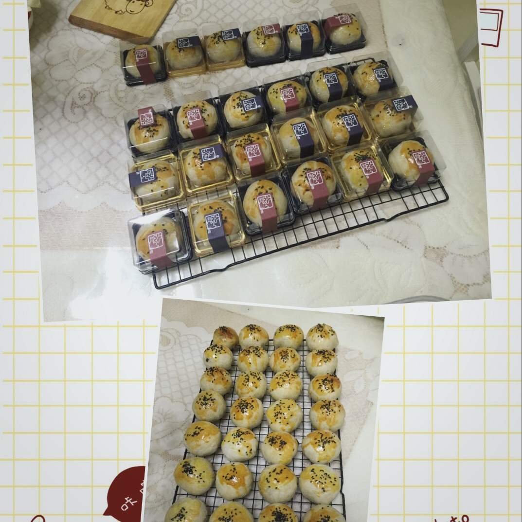 蛋黄酥 Danhuangsu