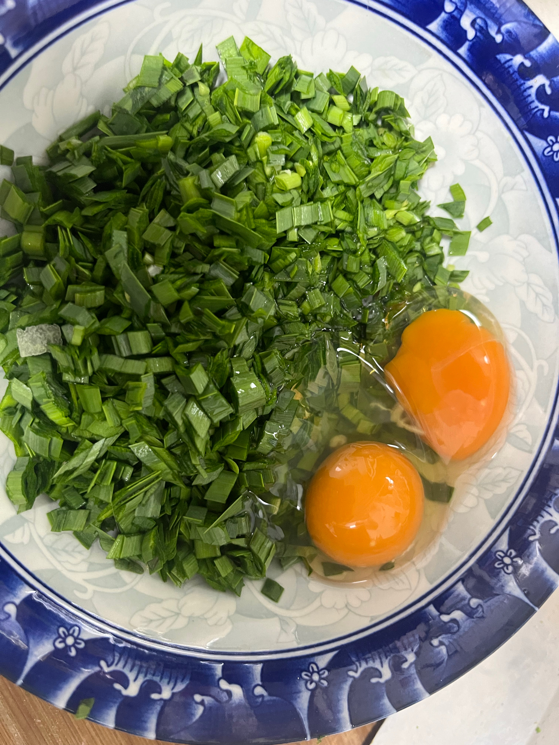 春天的韭菜丸子汤的做法 步骤2